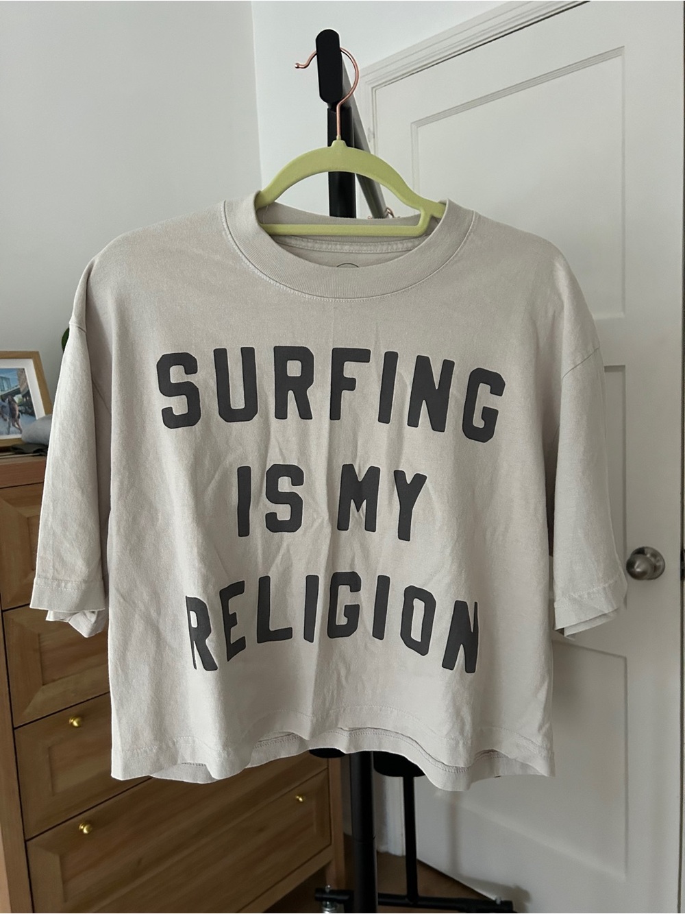 New Victoria White Cropped Tee. 100% Cotton. One size. PTP 22”.